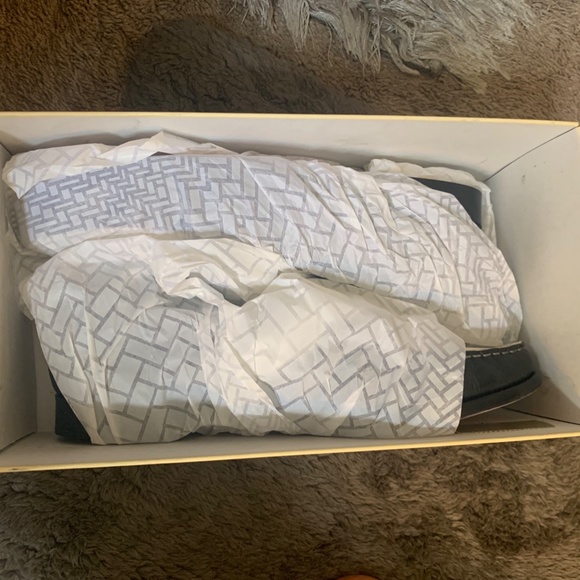 Classic Women's Cole Haan Spectator Penny B/W - Picture 9 of 17